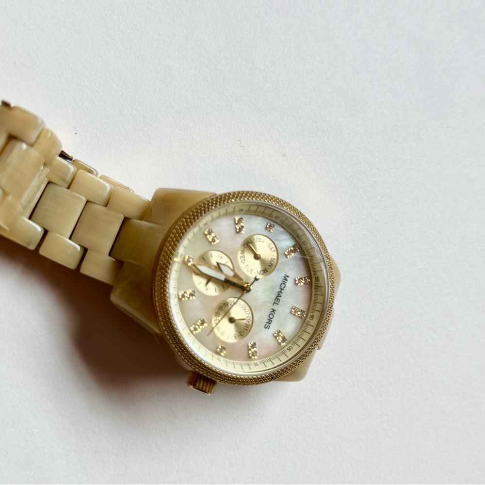 Michael Kors Jet Set Watch - Picture 5 of 6